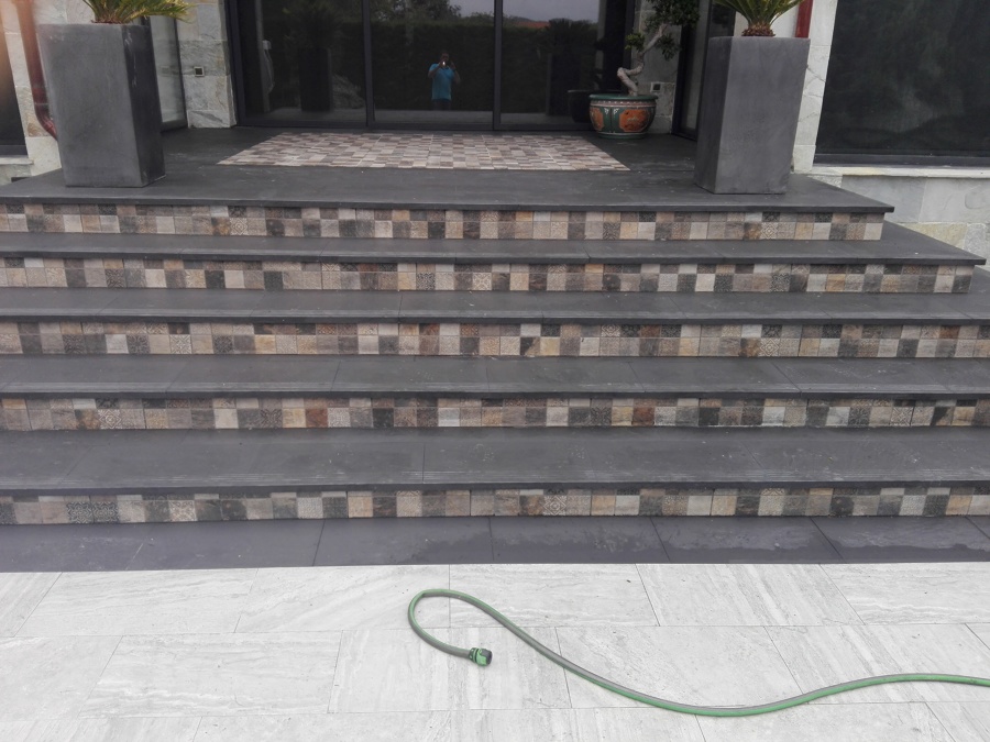 ESCALERA REALIZADA CERAMICA