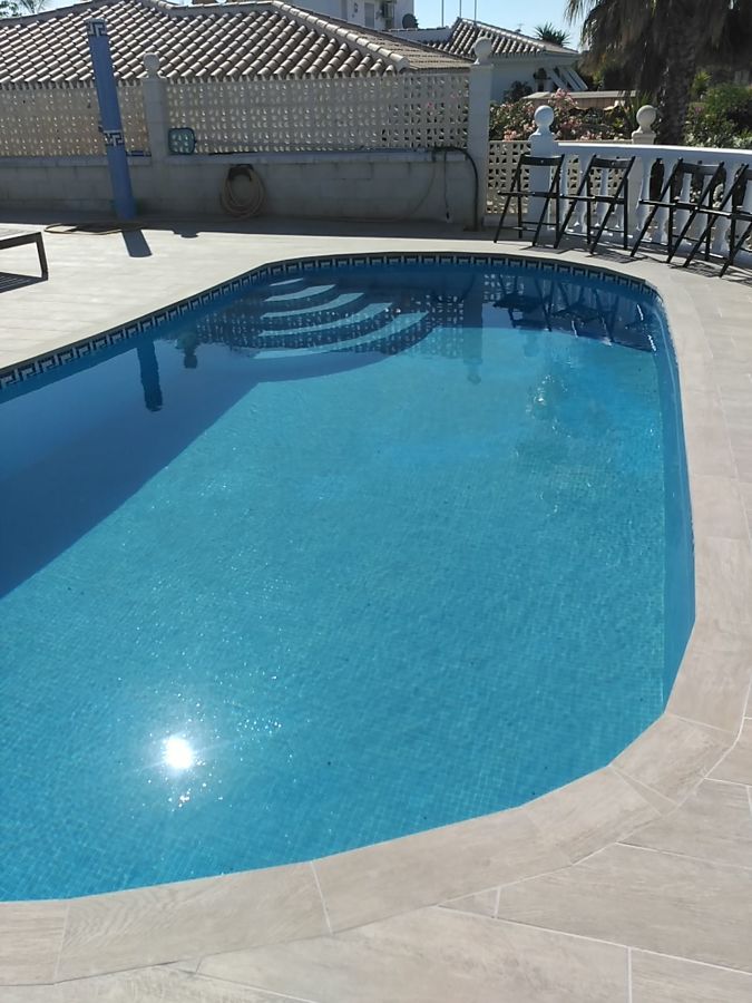 Escalera romana piscina