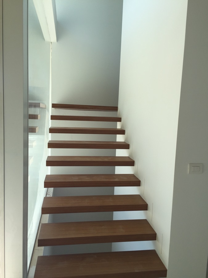 Escalera volada interior vivienda