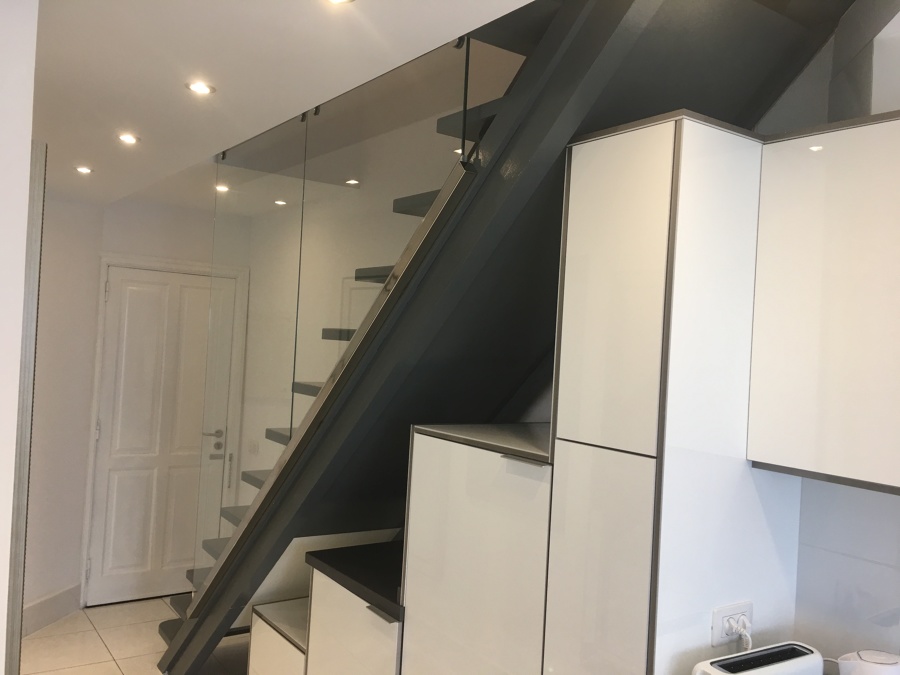 Escalera y Cocina