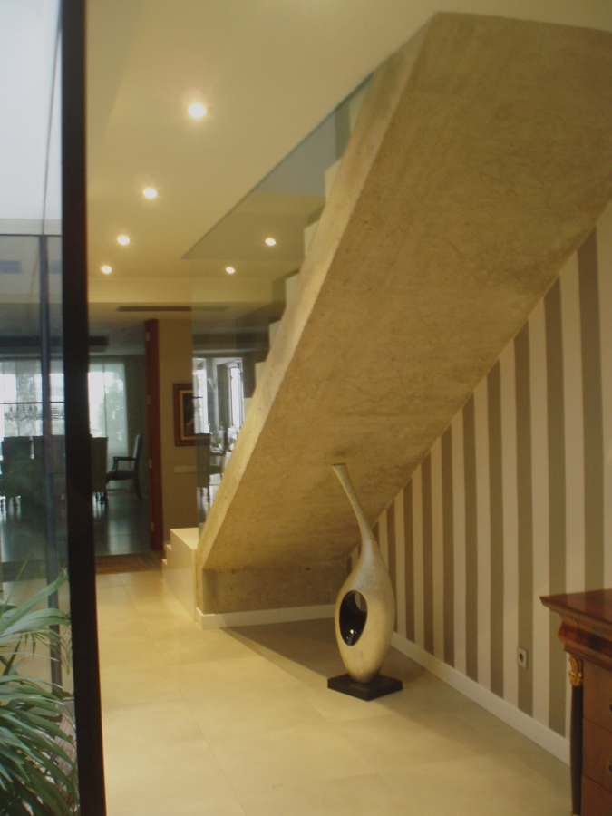 Escalera y distribuidor