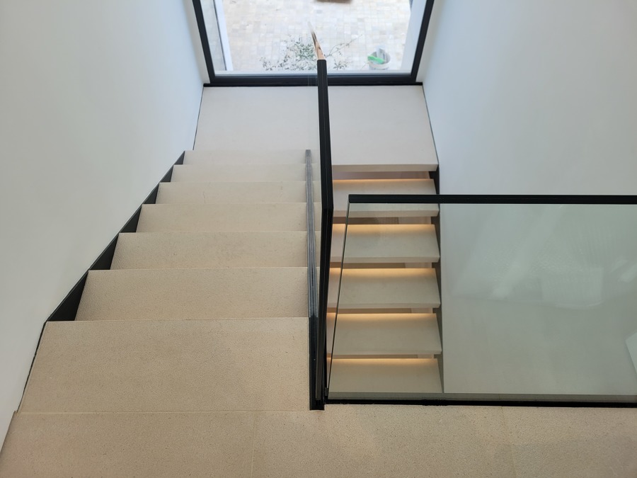 ESCALERAS ACERO-PIEDRA-CRISTAL