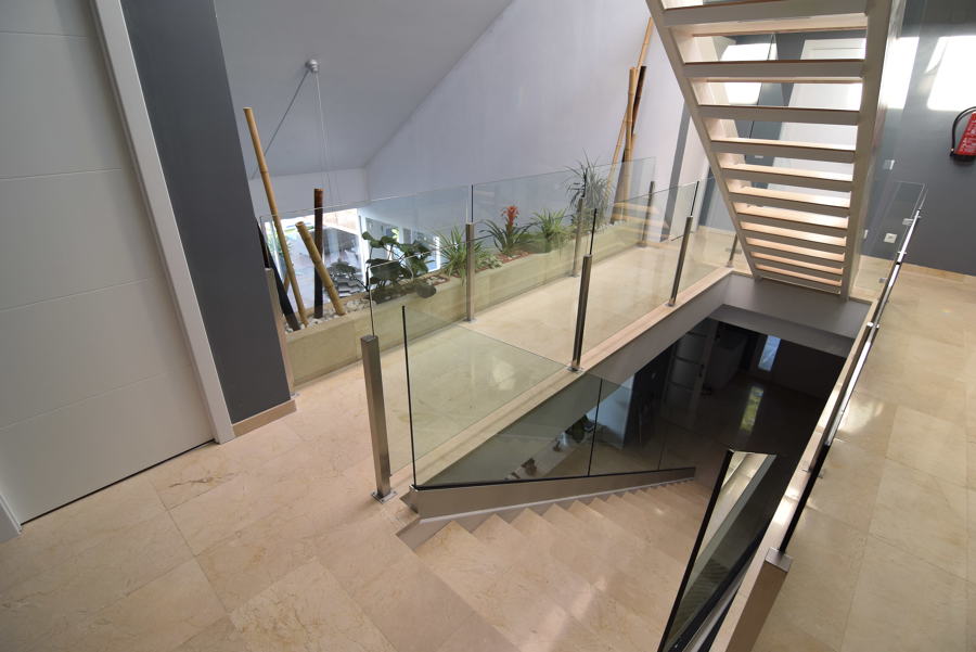 escaleras+barandilla cristal