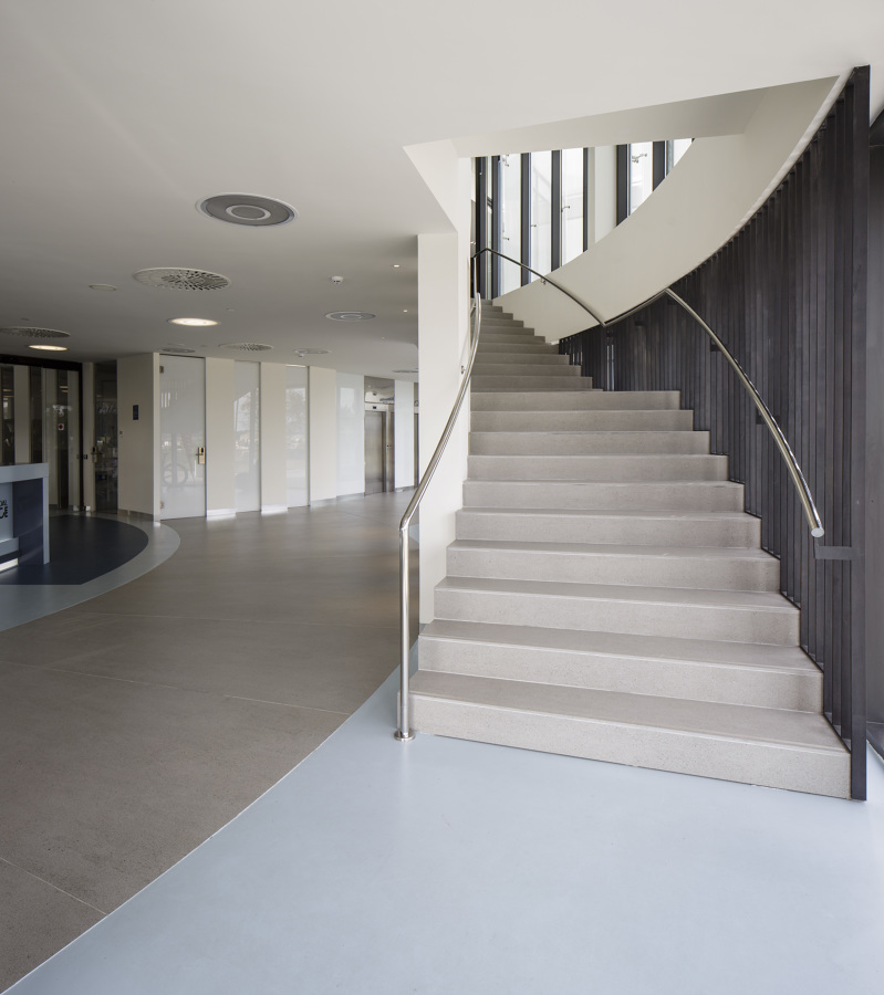 ESCALERAS DEKTON