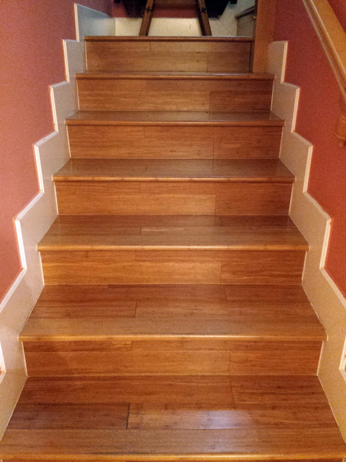 ESCALERAS EN TARIMA MACIZA DE BAMBU