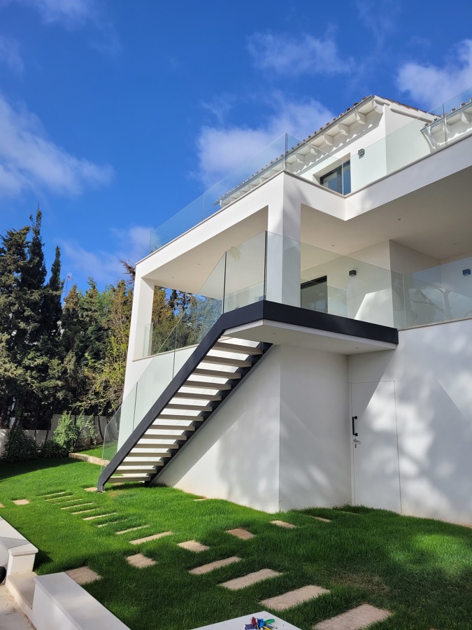 ESCALERAS METAL-PIEDRA-CRISTAL