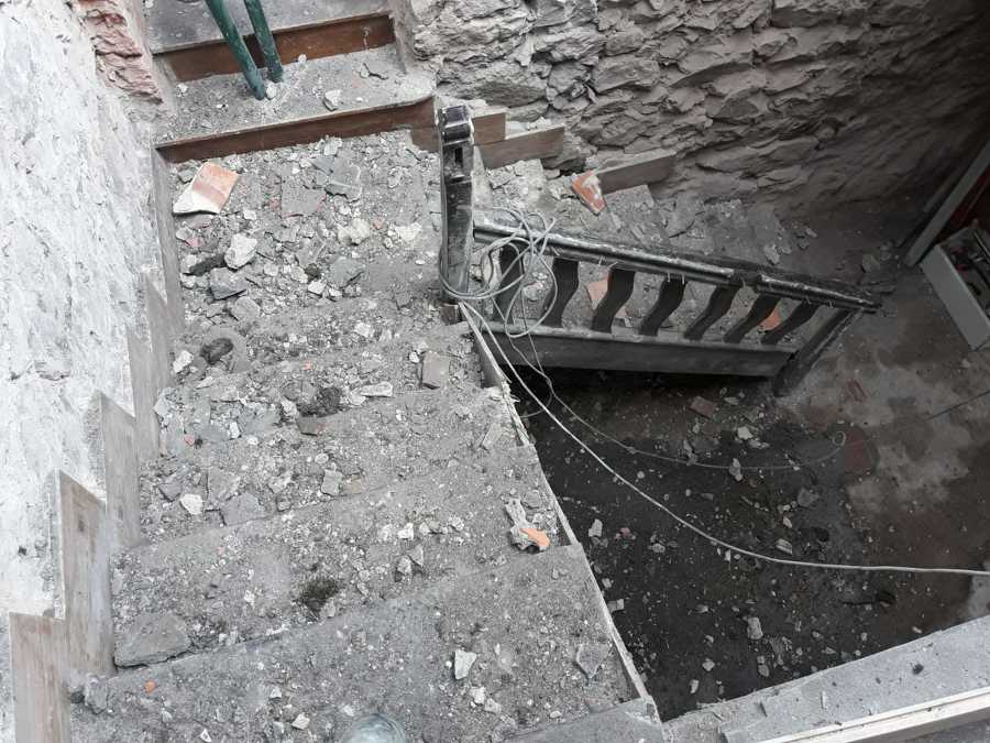 Escaleras y interior antes