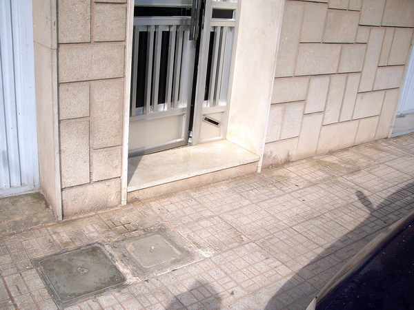 Escalón de acceso (antes de reforma)