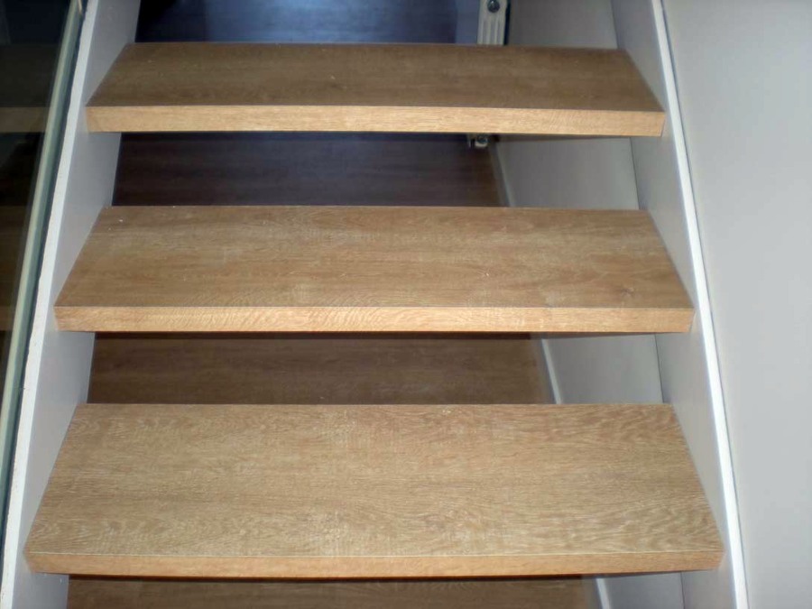 ESCALONES PARQUET LAMINADO