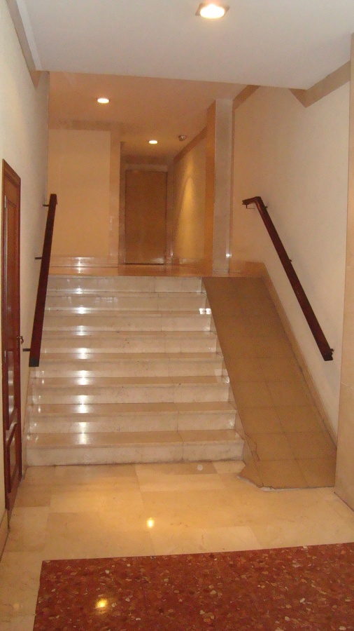 Escalones y rampa existentes anteriormente