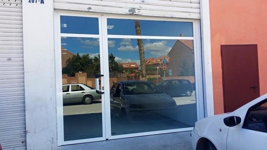 ESCAPARATE DE ALUMINIO