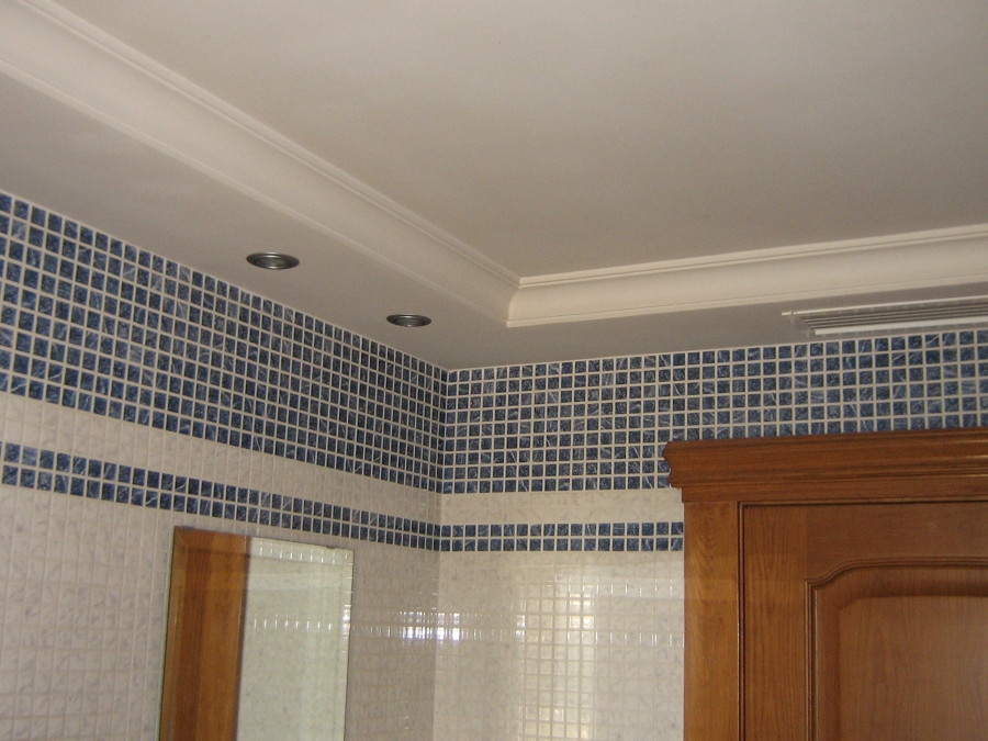 Escayola, molduras y yeso enlucido.