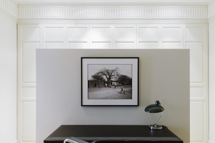 Escritorio con cuadro