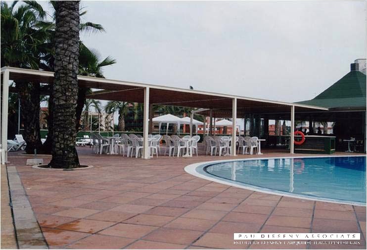 Espais Exteriors: Piscina i Pèrgola Quiosc Bar-Restaurant