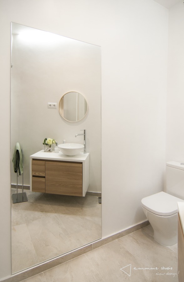 El nuevo baño de M y Lola por emmme studio: Espejo