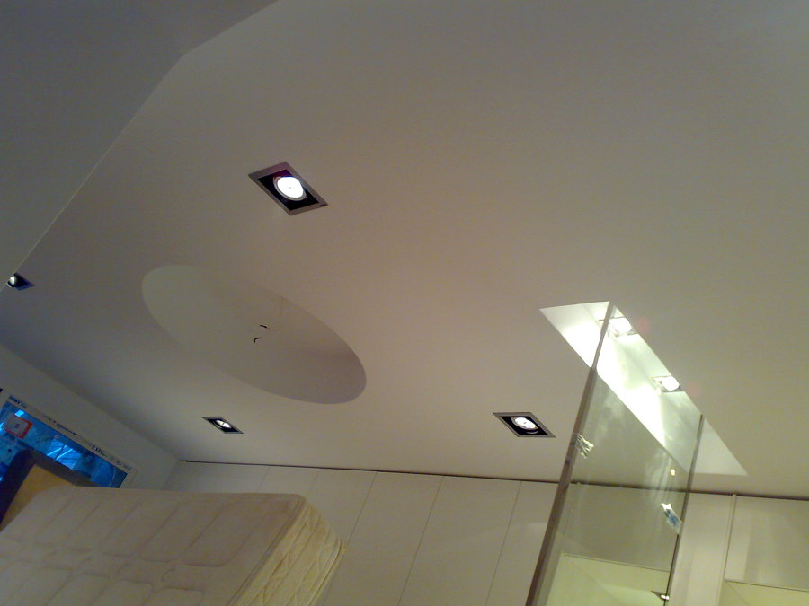 Espejo colocado en el techo