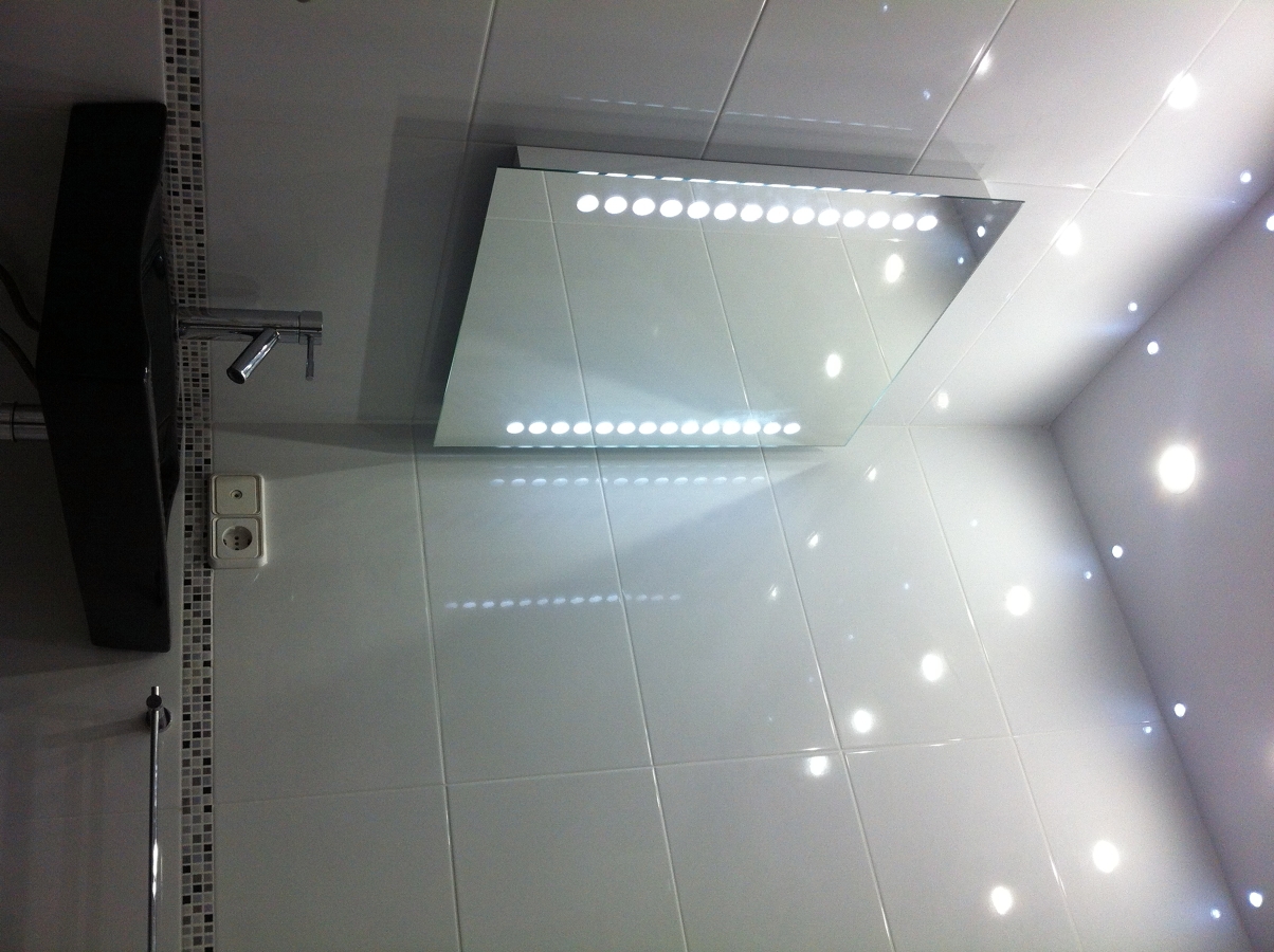 ESPEJO, LUCES LED Y LAVABO