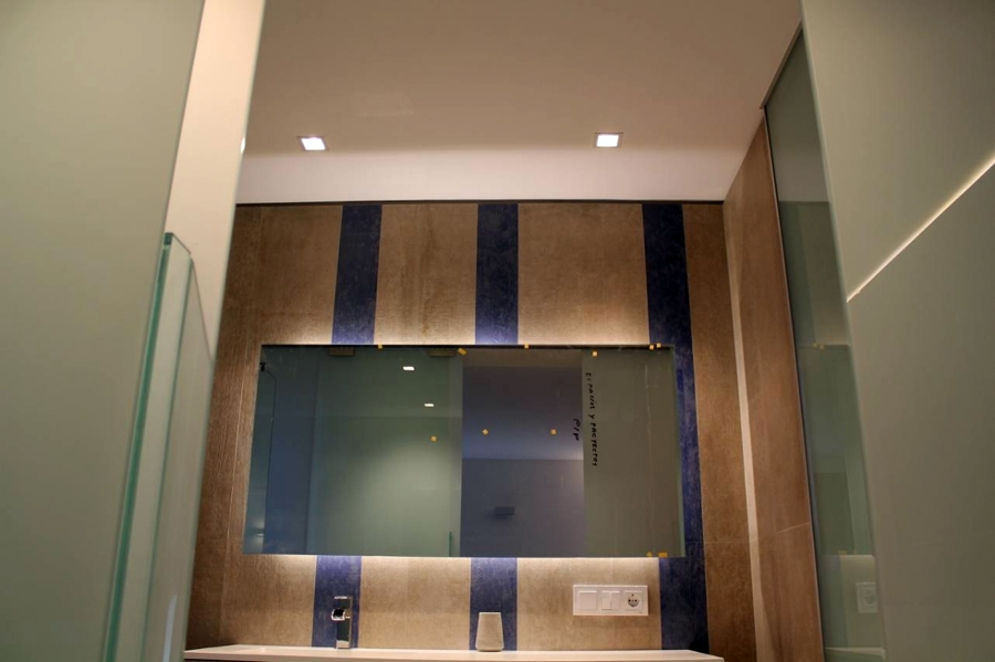 Espejo retroiluminado