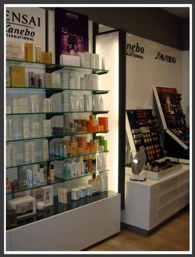 Essence, Perfumería & Alta Cosmética