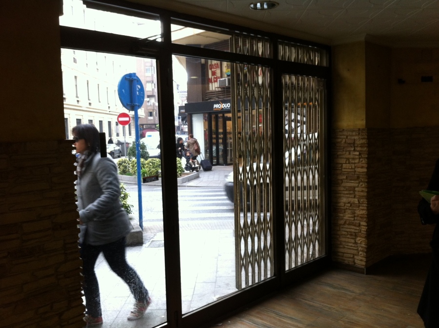 Estado anterior a la reforma - cerramiento acceso al local