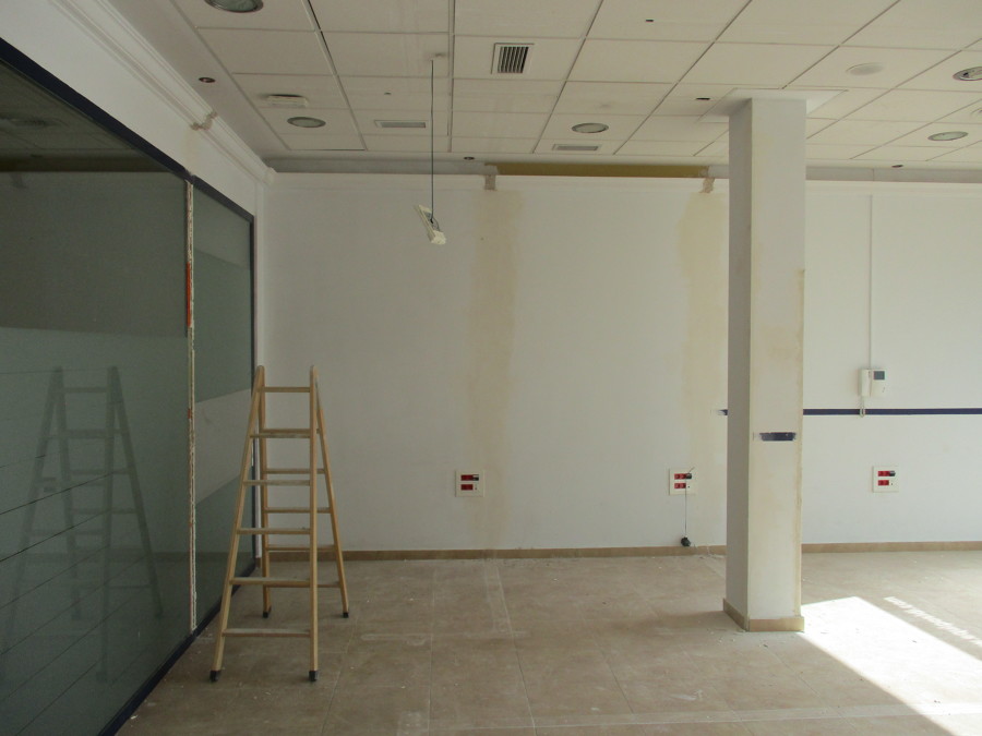 Estado de los paramentos y del falso techo de placas de escayola.