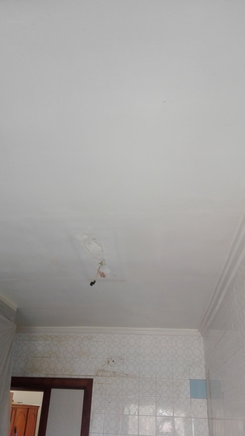 Estado del techo y paredes antes de la limpieza