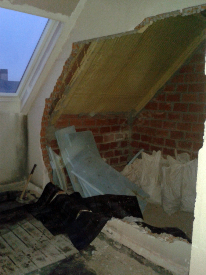 Estado inicial de espacio ocupado por nuevo cuarto de baño