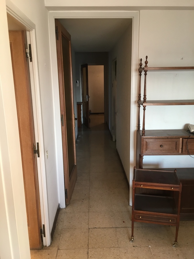 Estado original. Vista del pasillo desde el comedor.