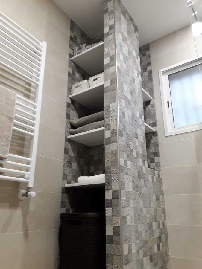 ESTANTERÍA A DOBLE CARA