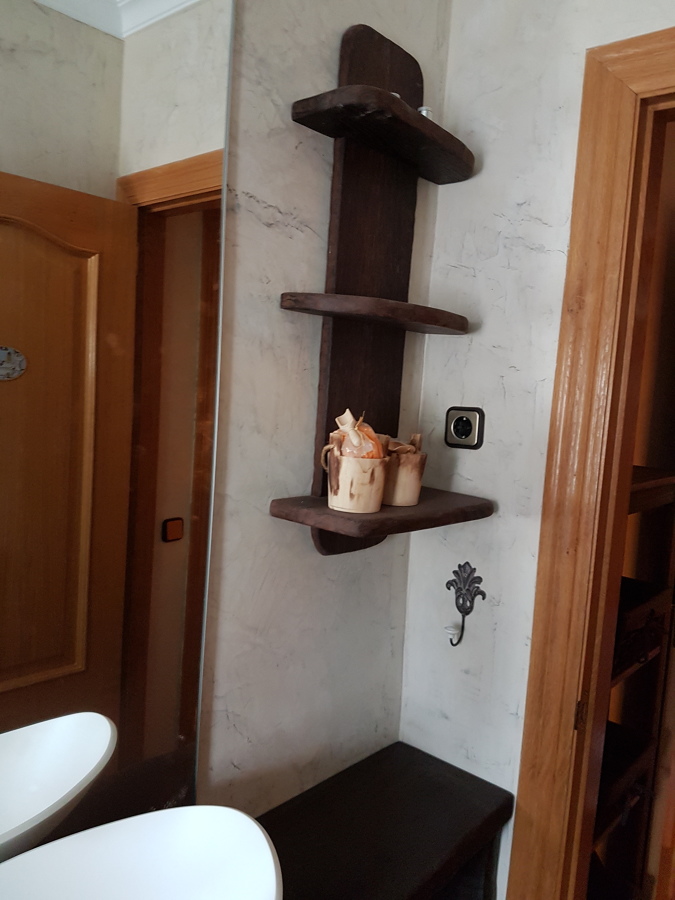 estantería de baño