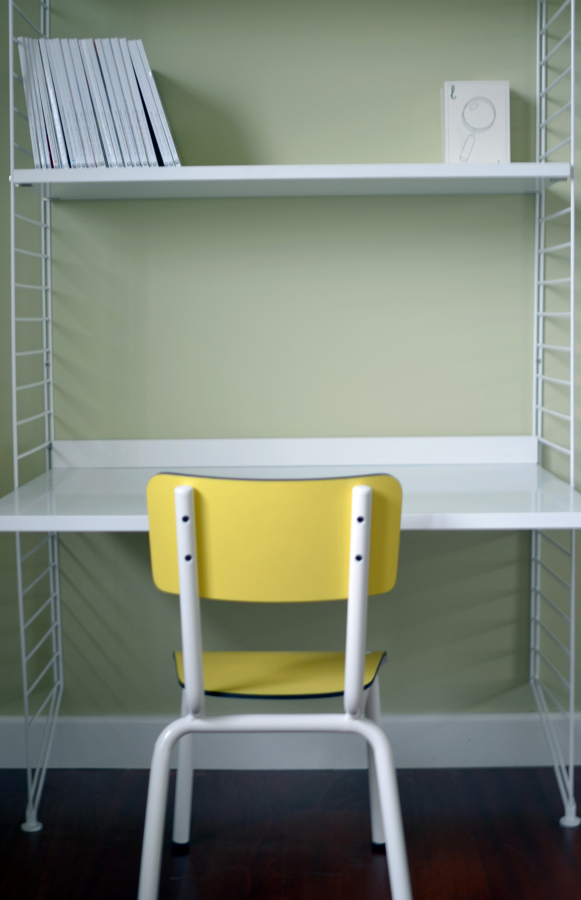 Estantería String con escritorio