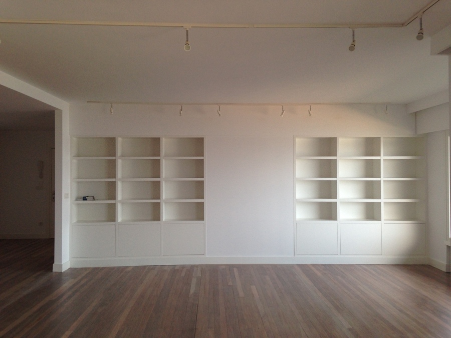 Estanterías de obra del salón