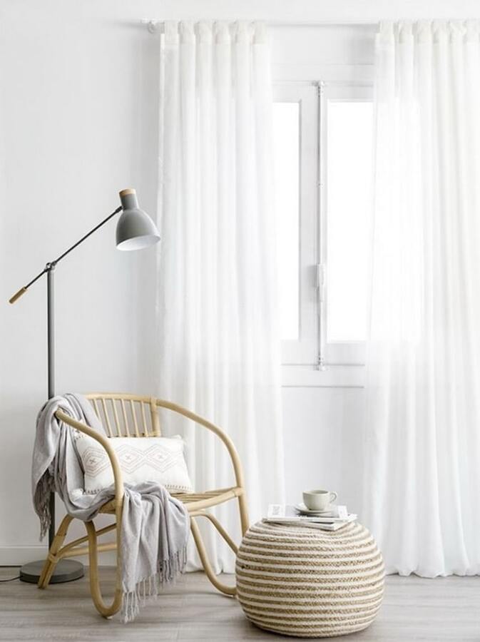 Este truco con cortinas hará que tu salón se vea como de revista