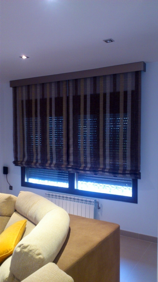 Estor con galeria de acero.