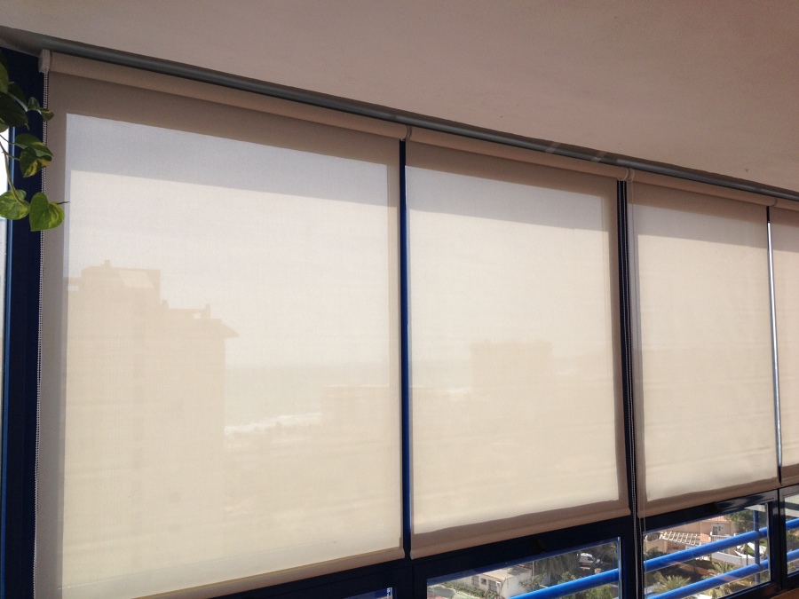 Estor enrollable screen