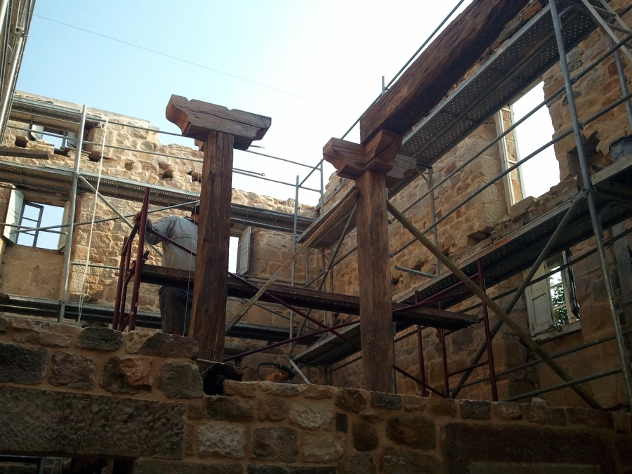 Estructura con roble recuperado