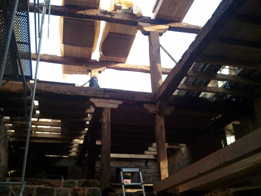 Estructura con roble recuperado