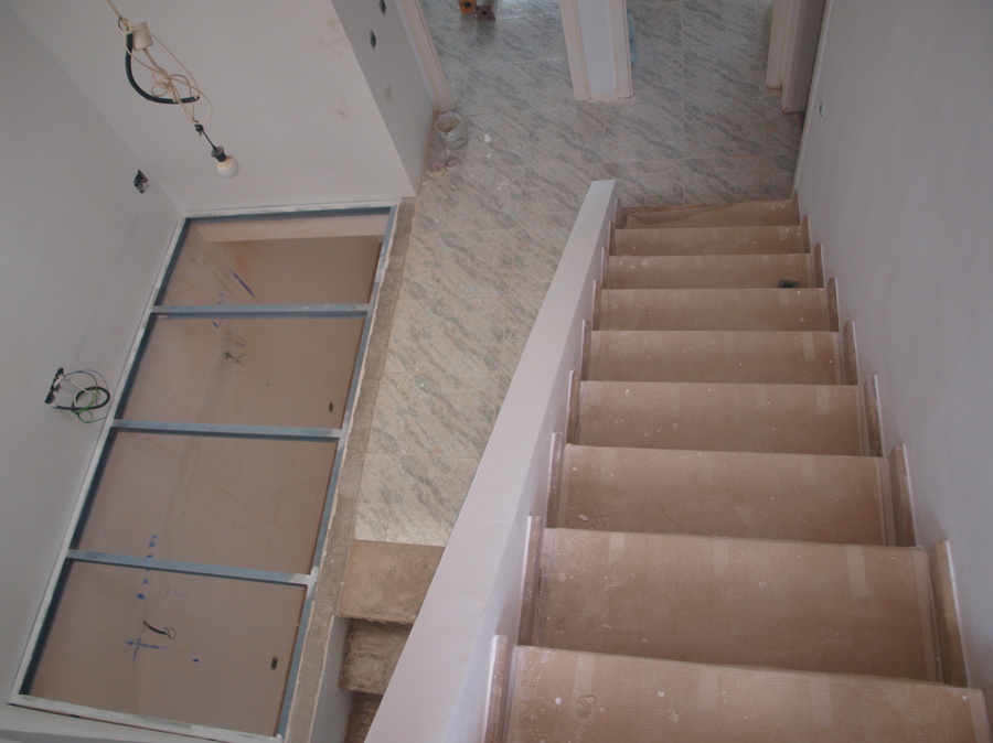 estructura de hierro y pared restaurada