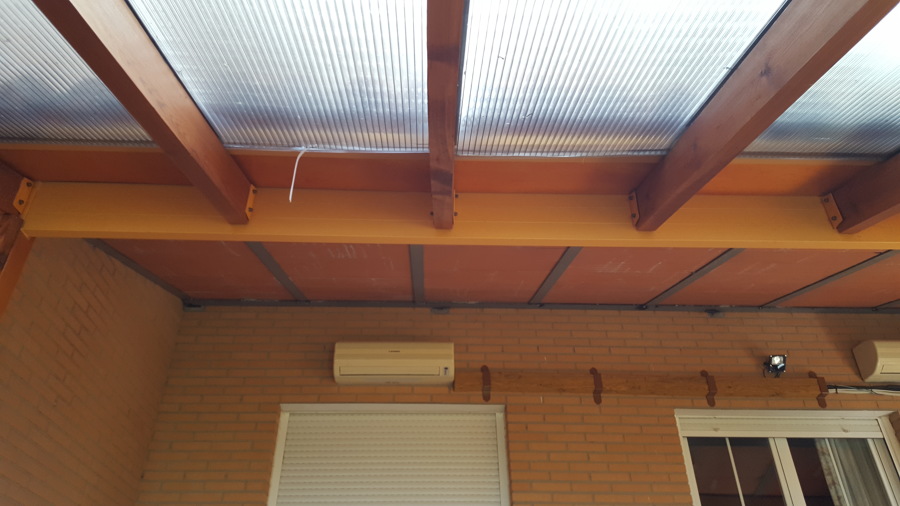 estructura inclinada madera y metalica