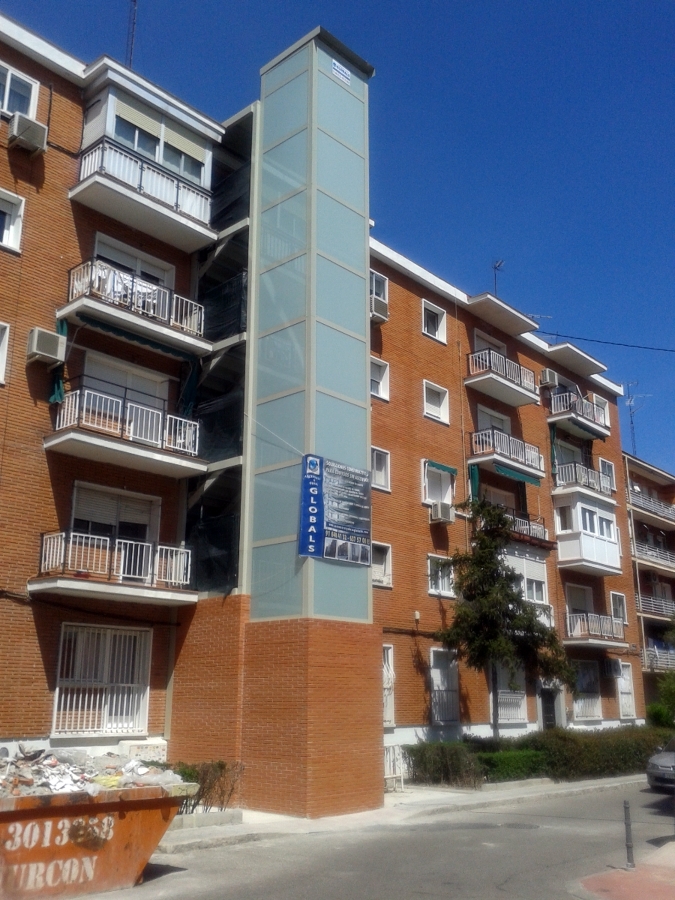 ASCENSOR CON REMODELACION DE ESCALERA 