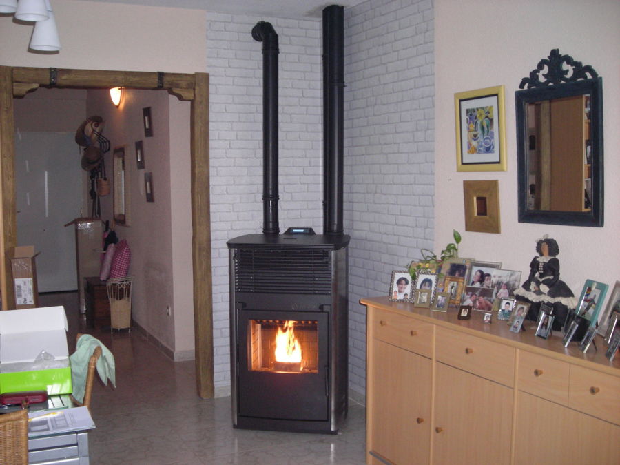 Estufa de Biomasa canalizada Suez 16 kw.