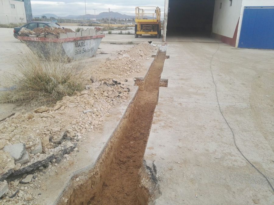 Excavación para crear correas para pilares
