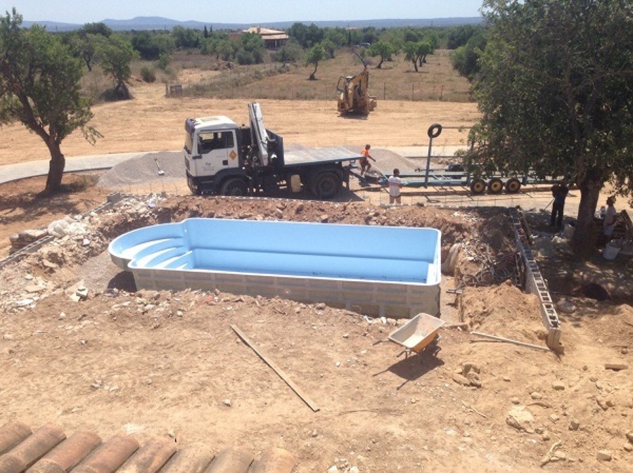 Excavación para poner piscina 