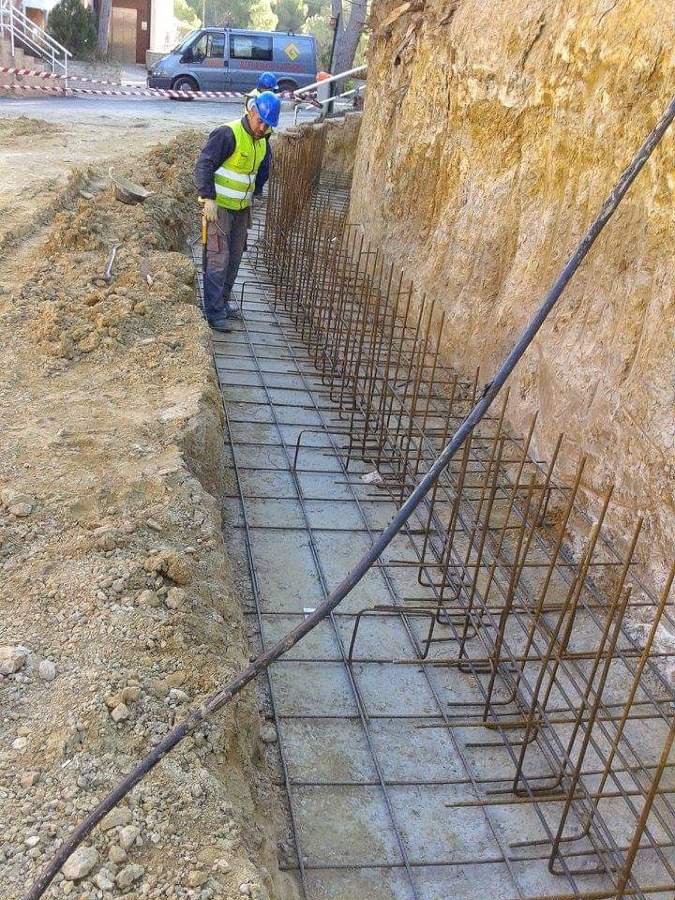 EXCAVACIÓN  Y CIMENTACIÓN DEL MURO