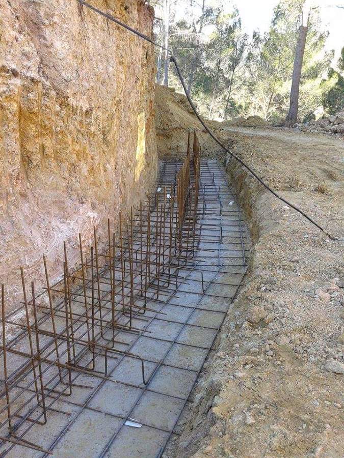 EXCAVACIÓN  Y CIMENTACIÓN DEL MURO