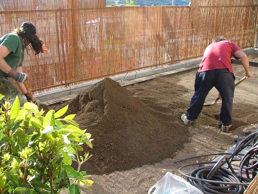 EXTENDIDO DE TIERRA VEGETAL