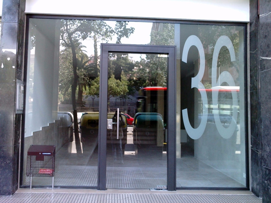 Exterior del portal tras las obras