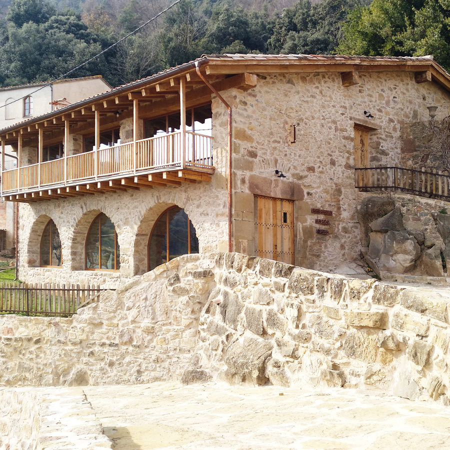 Exterior edifici de serveis