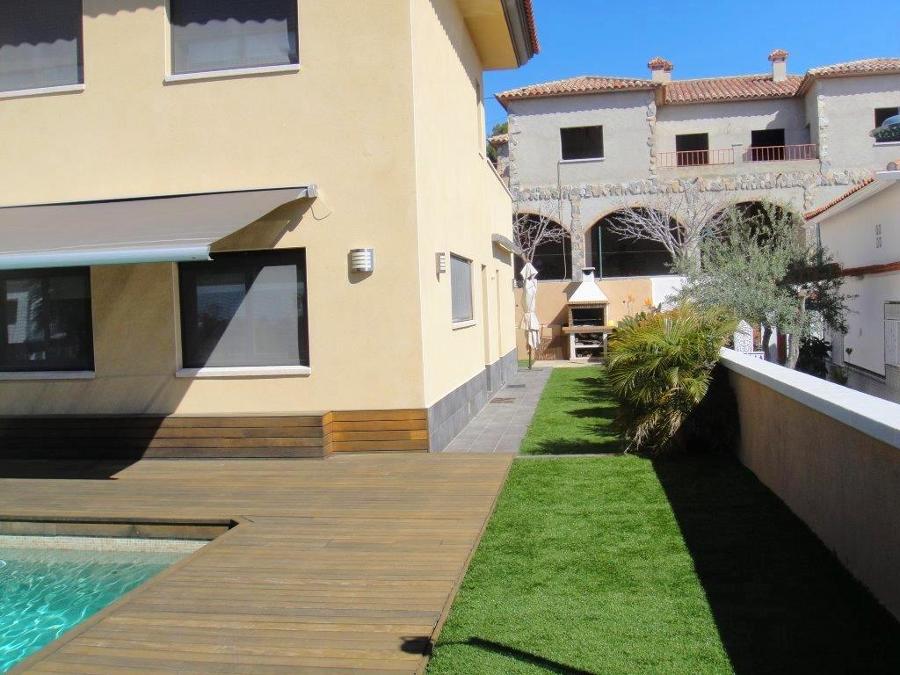 Exterior piscina y jardín
