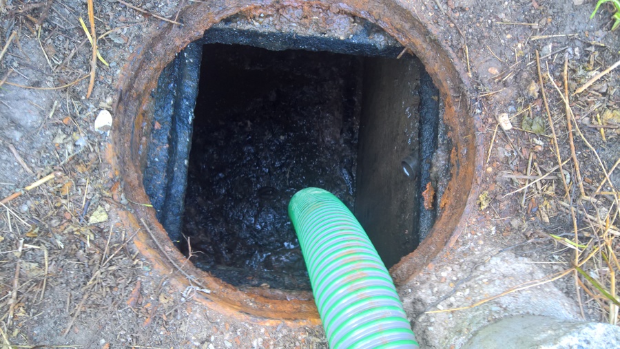 Extracción de lodos de fosa séptica